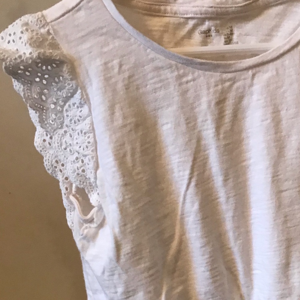 Girls Gap ruffle sleeved tee, size 10/11